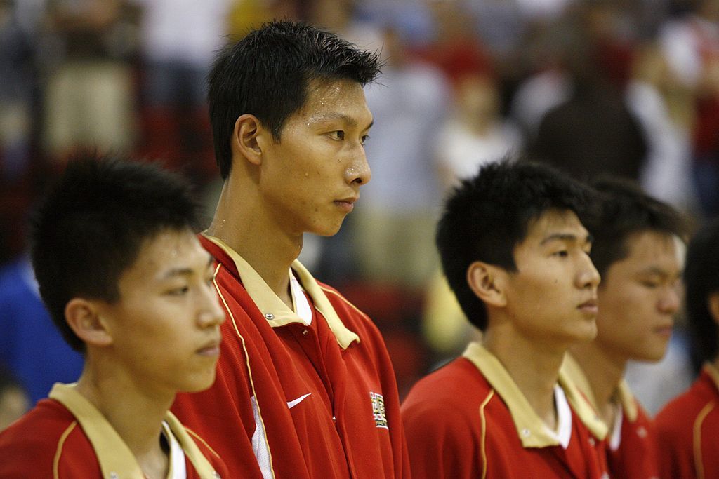 关于浙江队训练开放日；转会期绝杀压哨引欢呼；NBA常规赛在即；资深球员宣示担当的信息